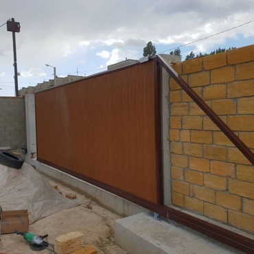 Роликовые откатные ворота въездные 3300x2400