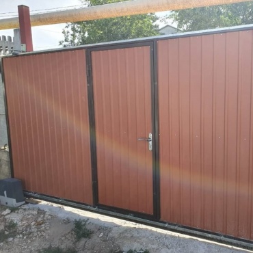 Металлические ворота откатные из сэндвич-панели 3200x2500