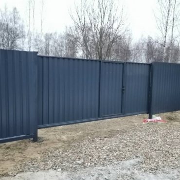 Откатные металлические ворота со встроенной калиткой 3250x2250
