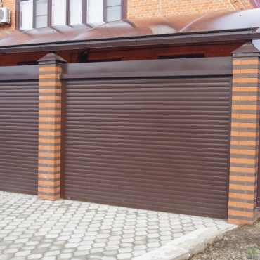Рулонные секционные ворота в коттедж 2750x2750